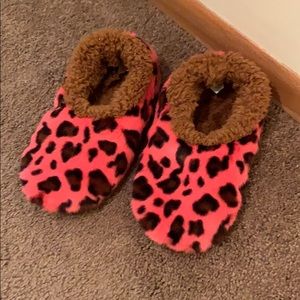 Pink leopard print slippers